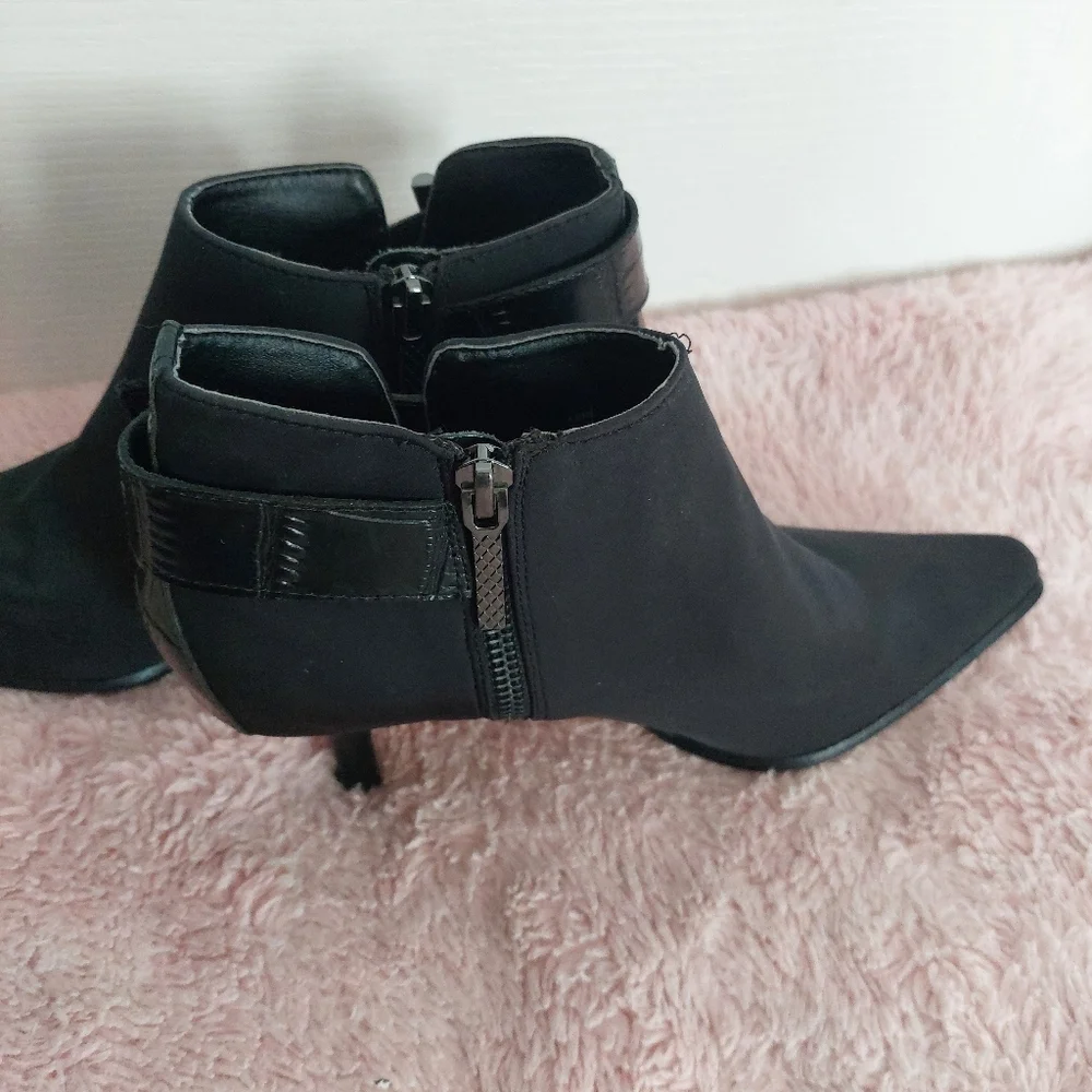 Donald J. Pliner Lure Kitten Hills Black Booties Size 6.5 - Picture 4 of 8